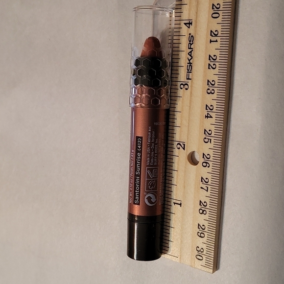 Burt's Bees Gloss Lip Crayon 2 Pack NEW - Picture 1 of 8